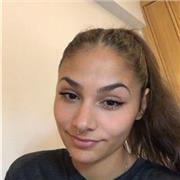 Soy una mujer muy sociable y que se compromete para unos mejores resultados escolares. Tengo 18 años y acabo de terminar bachillerato